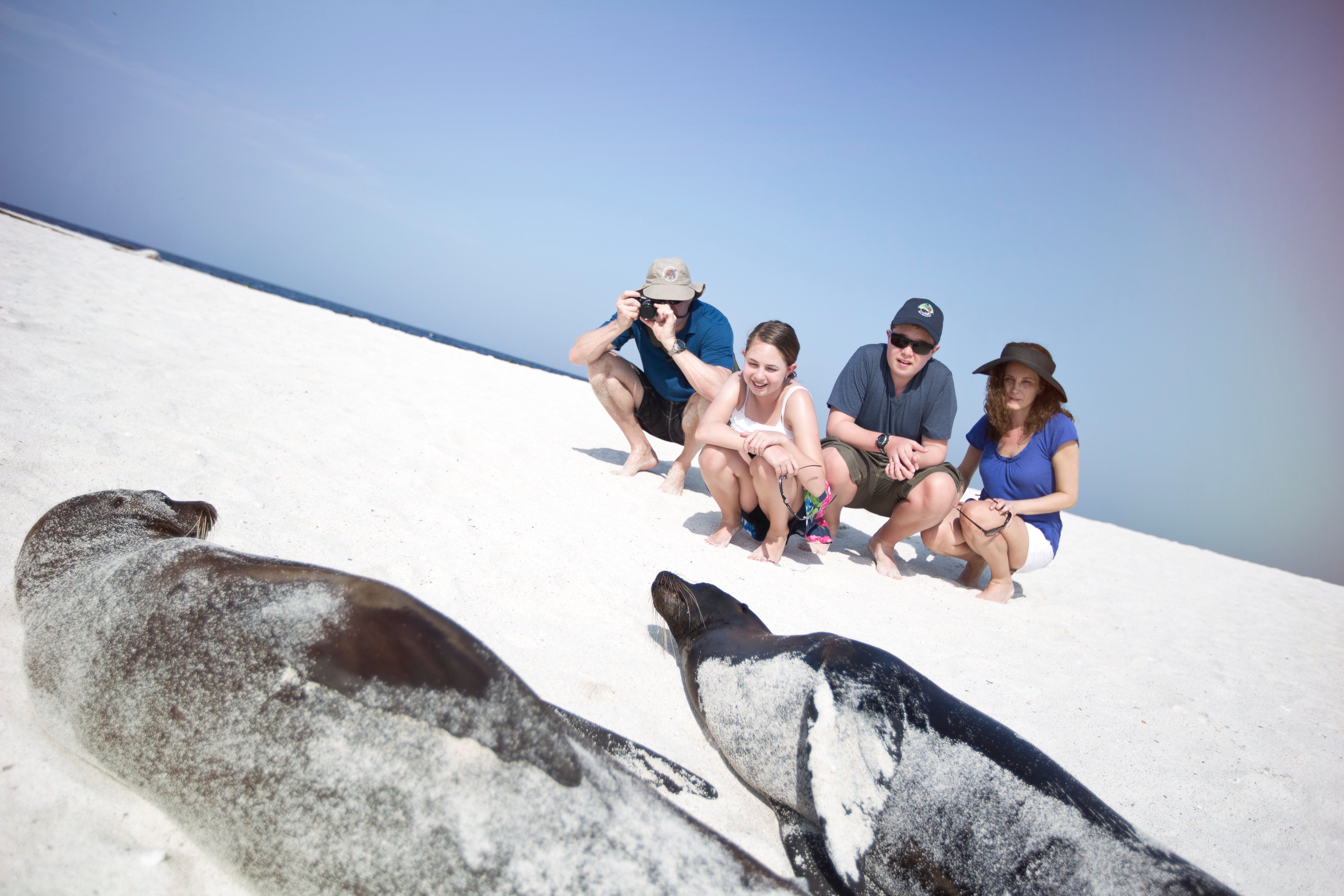 Familj på resa på Galapagos