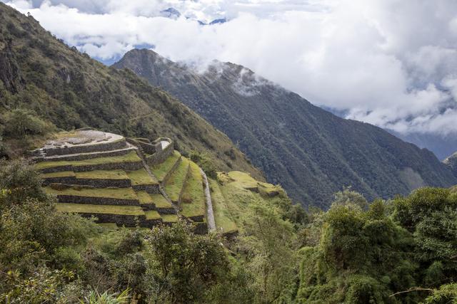 Peru_inkaleden_dag_3_inkaruinen_Phuyupatamarka_landskap.jpg