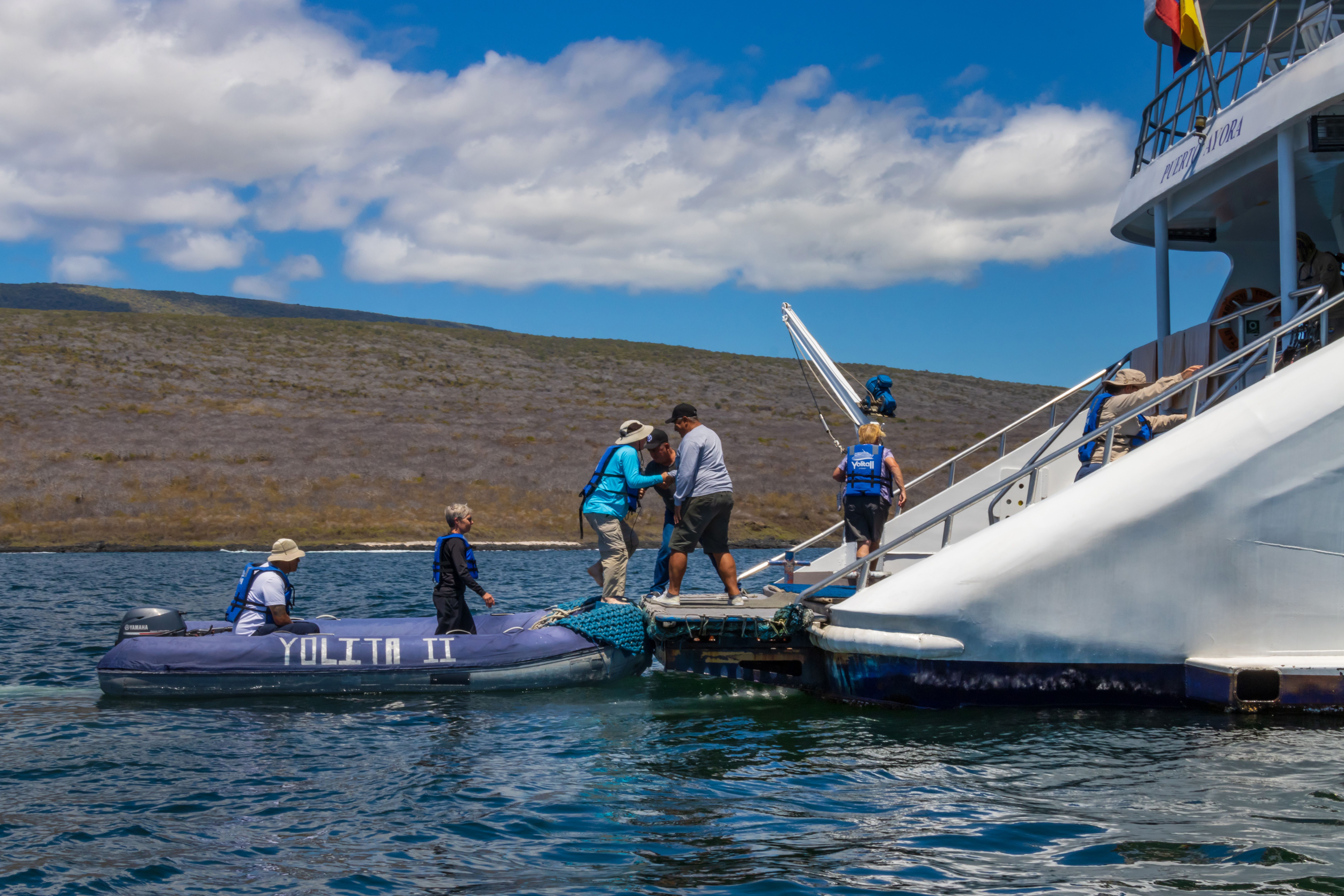 Kryssning i Galapagos resenär får hjälp ombord Carpe Adventures