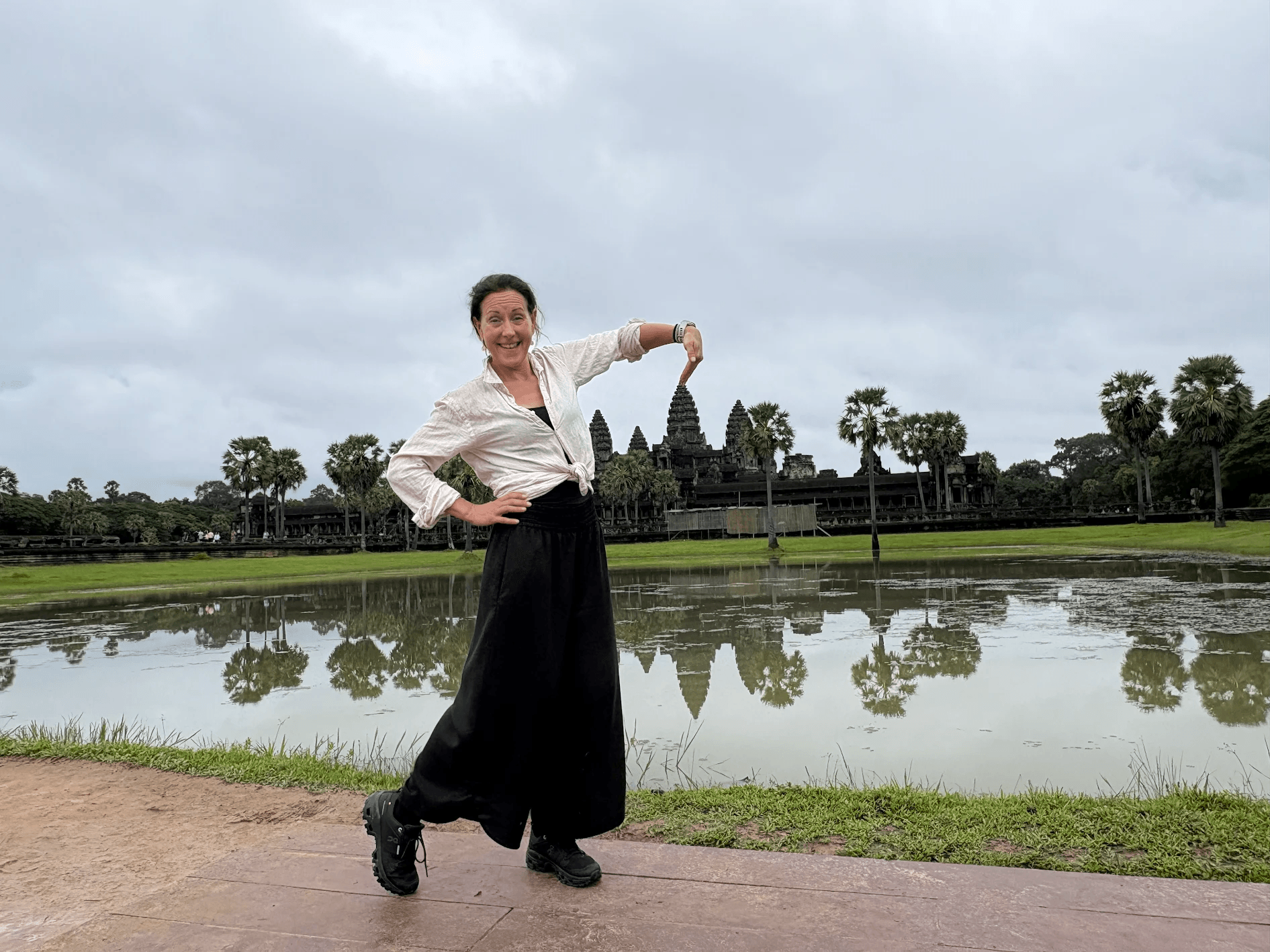 Marianne vid Angor Wat Kambodja resa Carpe Adventures