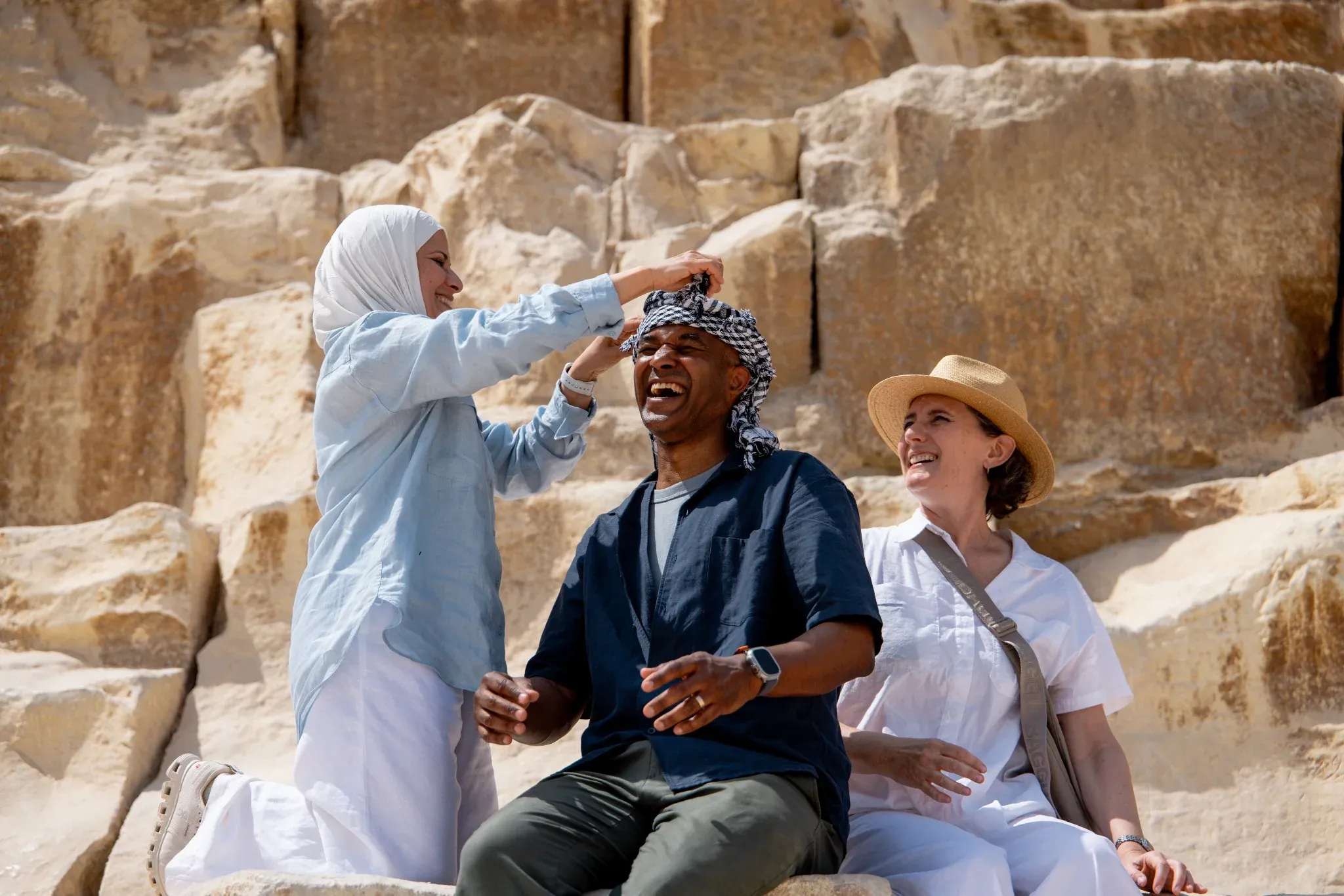 man får huvudbonad i egypten resa med Carpe Adventures